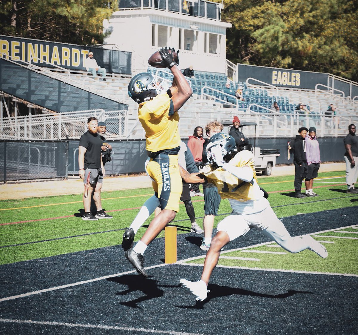 ReinhardtFB's tweet photo. Spring Ball 🏈 Week 2️⃣ 📸

Getting better every day 📈🦅

#PAYthePRICE https://t.co/MZOl5COULf