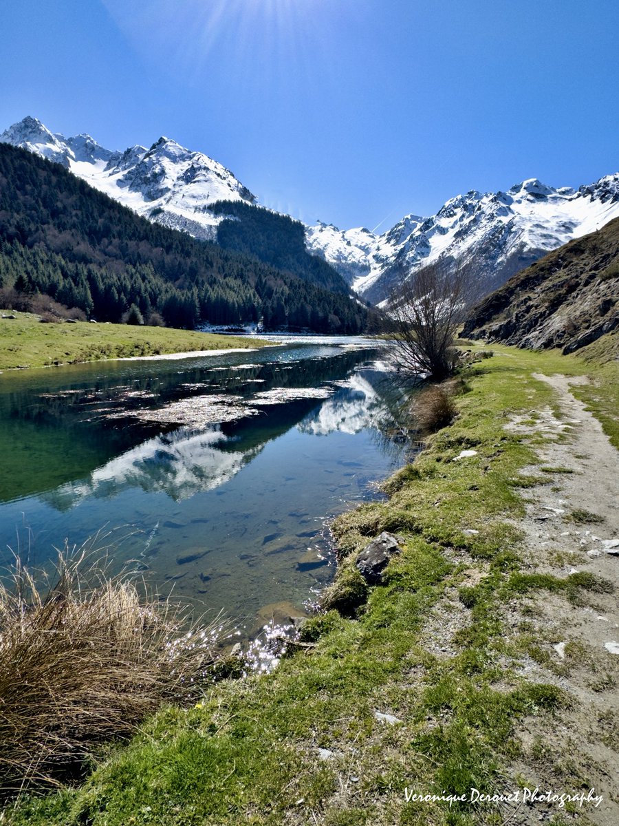 🇫🇷 Lac d’Estaing
Hautes Pyrénées, France 
Veronique Derouet 03/2026
#estaing #lacdestaing #hautespyrenees #mountains <a href="/ThePhotoHour/">#ThePhotoHour</a>