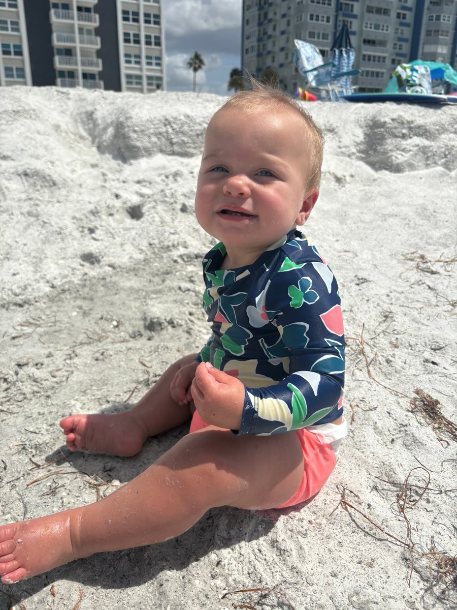 jefflytle_37's tweet photo. Happy Birthday Lucy! She turns one today! We love you so much! 🎁🎈🎉🎀 https://t.co/GsQEkMyMw8