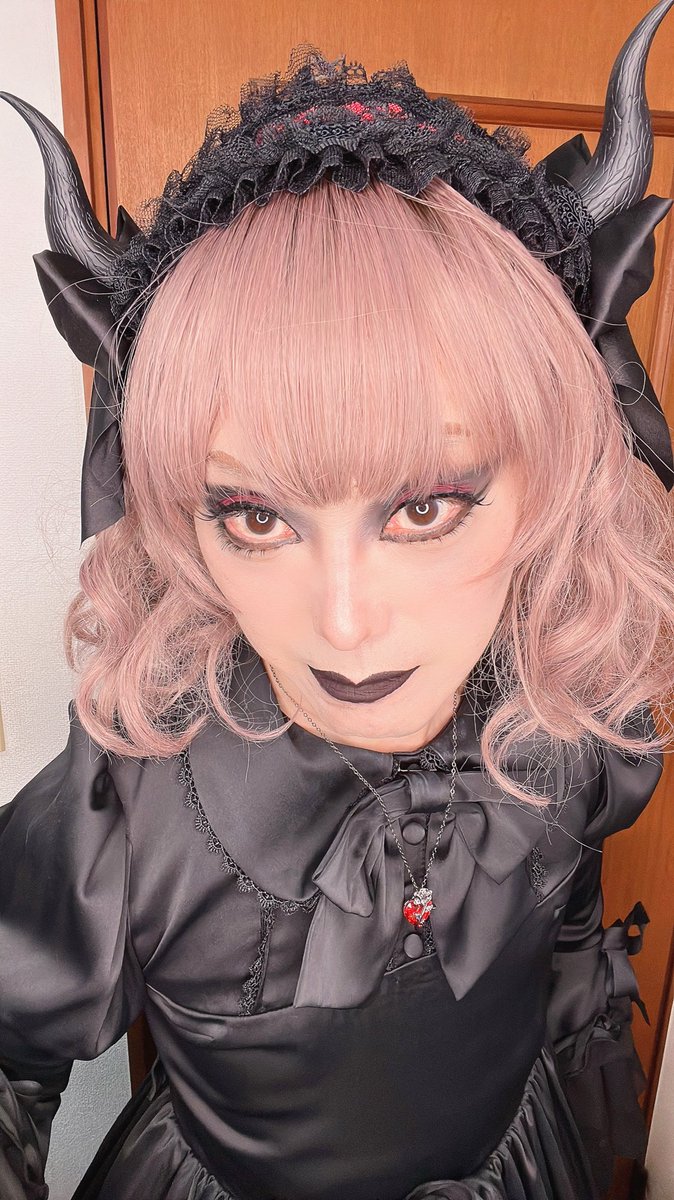 tt16g's tweet photo. おはようございます🖤
そして寝ます
おやすみなさい…🦇🕷️🐈⬛
#ポートレート #ゴシック #ゴスロリ
#gothicgirls #魔女 #wich #夜勤明け https://t.co/UP8YUvmy3Q