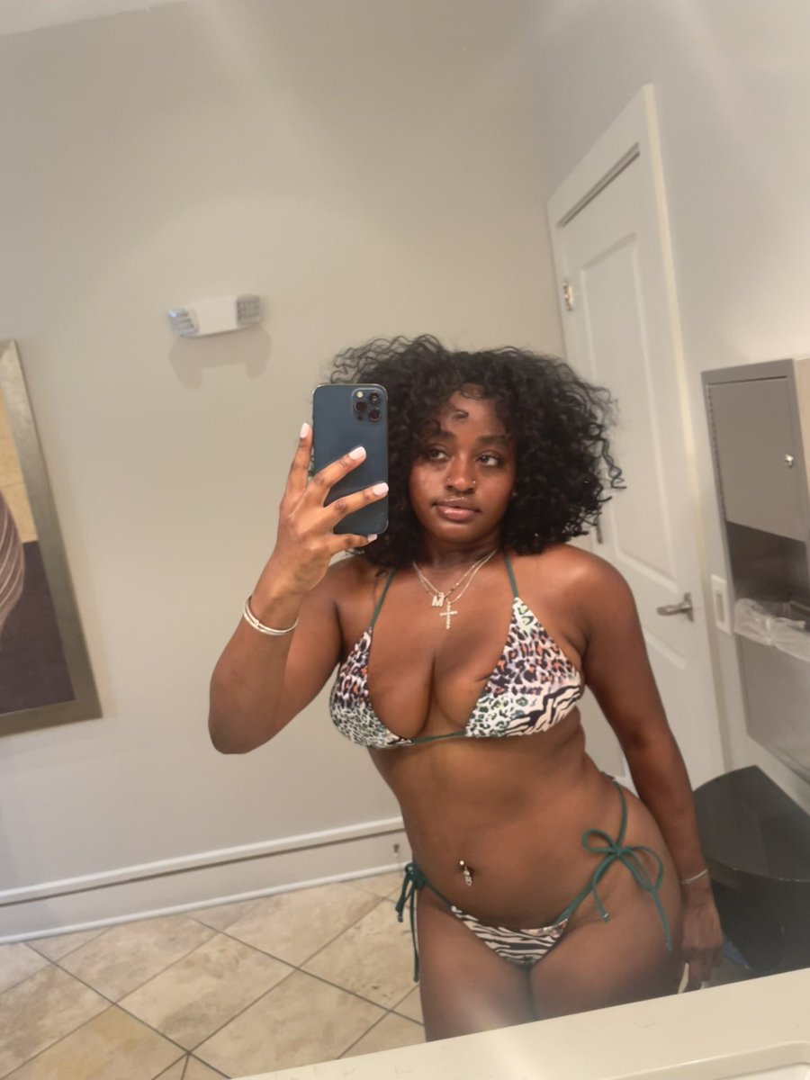 Mia tweet media