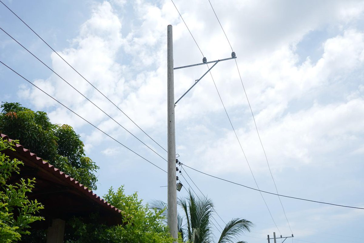 Aire_Energia's tweet image. #EntérateAtlántico🌀 Más de 147 hogares en Cascajal, #Sabanalarga, pronto estrenarán infraestructura eléctrica. Junto al Gobierno Nacional, estamos instalando 71 postes y 12 transformadores para garantizar la energía que el Atlántico merece. Transparencia y gestión que se nota.