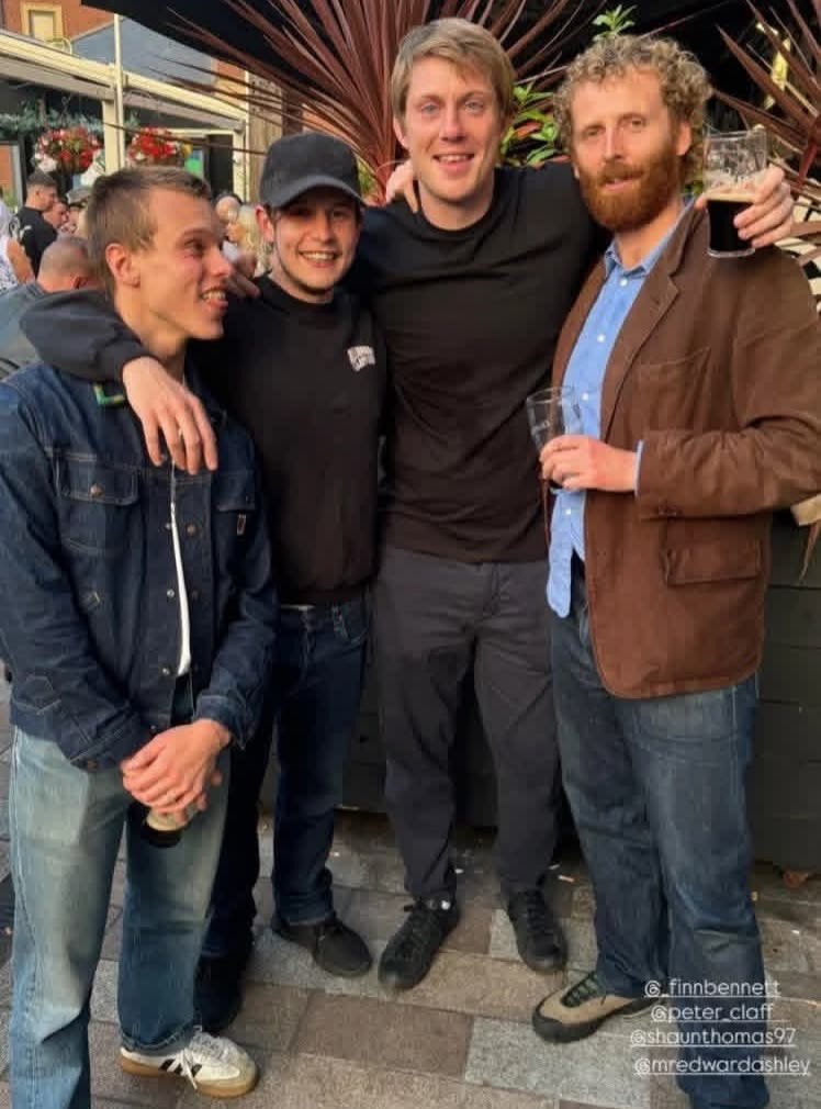 Romée ᥫ᭡ tweet media