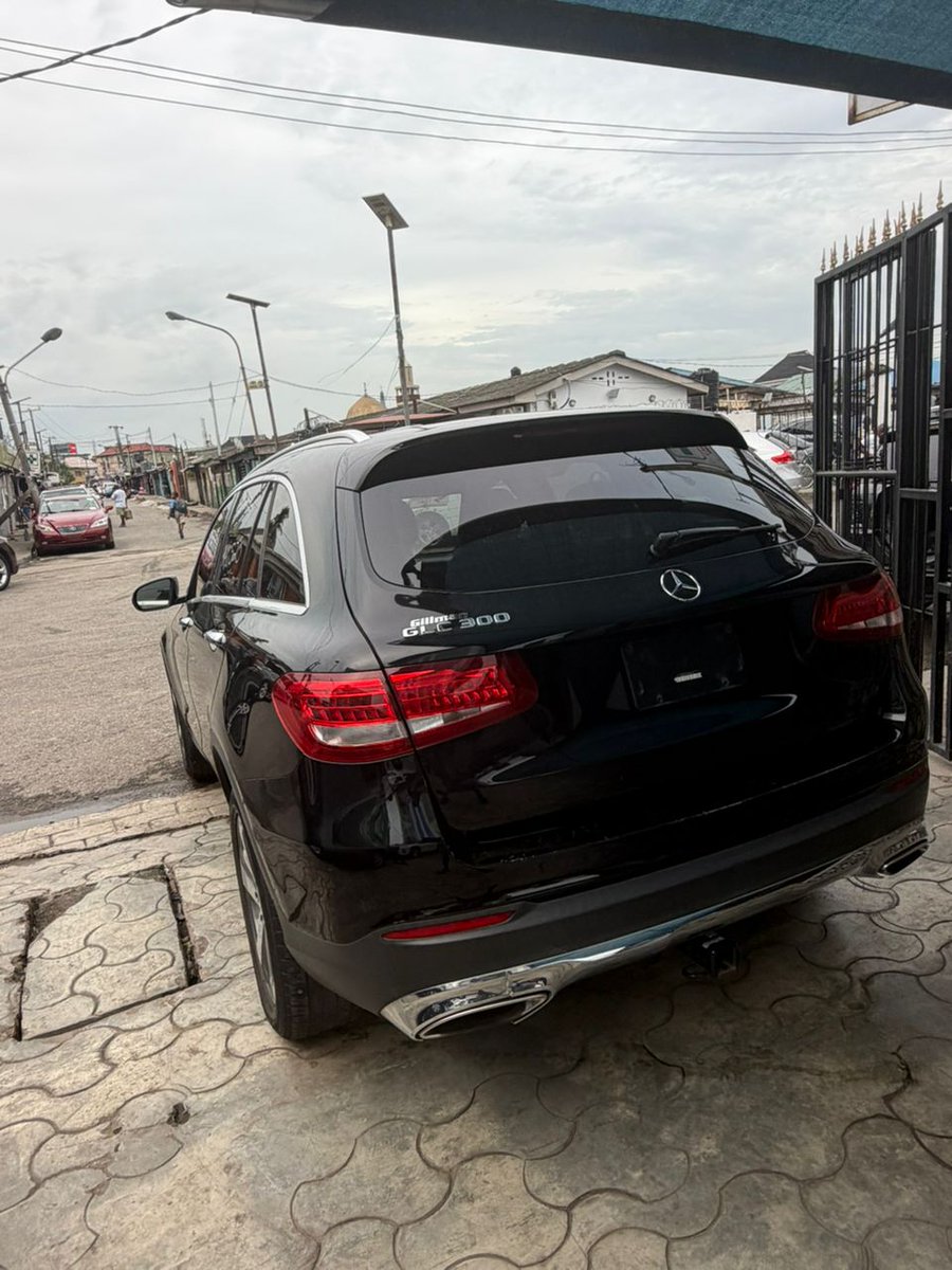 secondghost26's tweet photo. Please, if you see this 🙏 I beg you help me retweet, someone might needs it before my landlord send me out. 
Asking price N40m (negotiable) https://t.co/FgoWGeYJJC