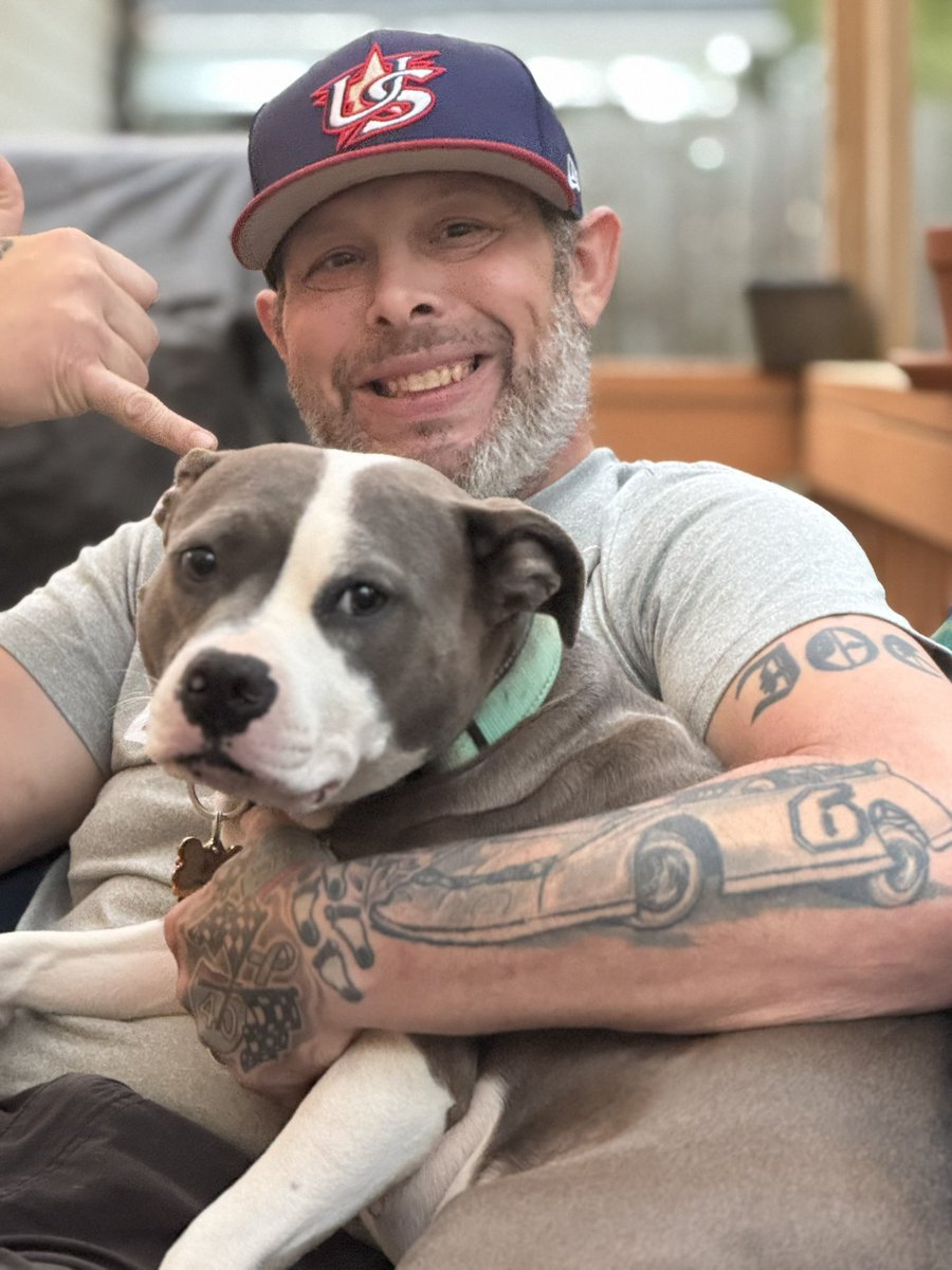 TheJoeRumley's tweet photo. What a great picture! Last scan says no #Cancer
📸 @elizabethcobia 
Thankful for Miss Liz ,my family (all of you!),  and my dogs! #AdventuresOfMacandCheese #FuckCancerTour #NoStomachForCancer https://t.co/UpNg1MAHFt
