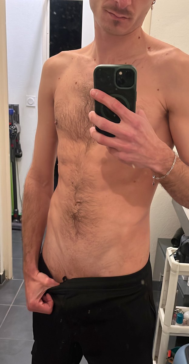 MassimoLargo's tweet photo. Qui vient s’en occuper ? 😈 https://t.co/vGSO6JQT2l