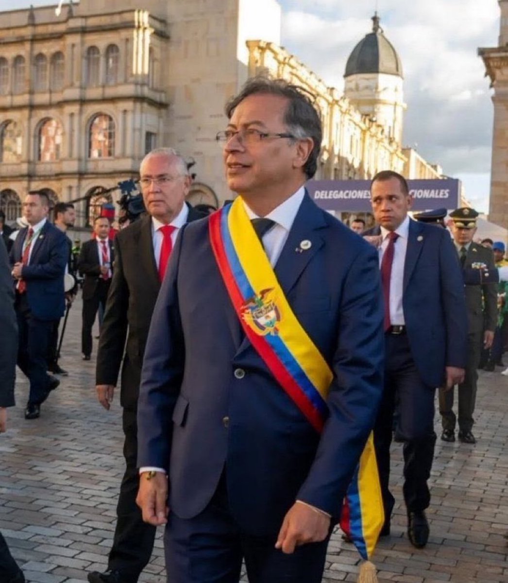 Hoy solo digo GRANDE PETRO

Confirma si sigues firme con Petro ❤️ like Rt y te sigo