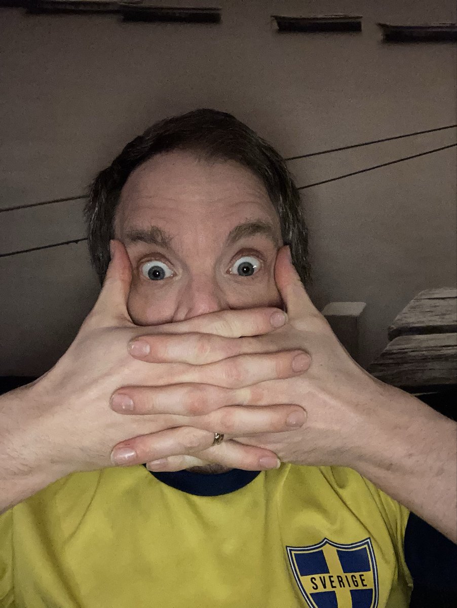 d_weiber's tweet photo. @JoakimGeigert Grattis Arsenal! Grattis Sverige! https://t.co/Ja3kARCPKx