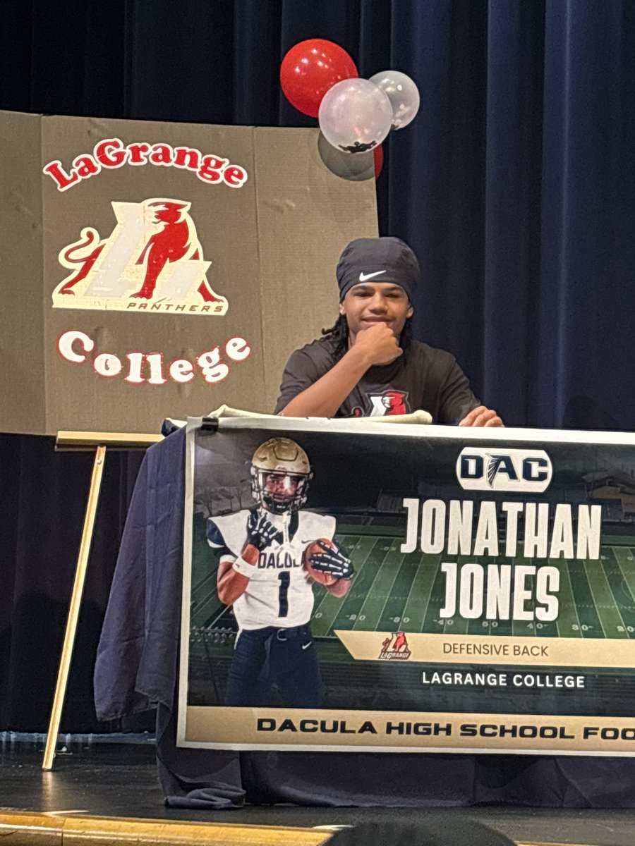 Jonathan Jones Jr tweet media