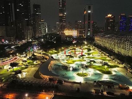 Ivan3m80's tweet photo. 生活充满挑战，然而炸鸡的香气确实令人难以抗拒。 https://t.co/m2C9zn0yyT