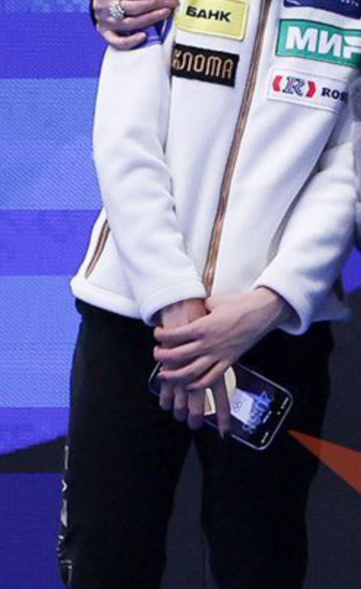 Meanwhile, Adeliia with the Milano 2026 OGM as her lockscreen 😭😢