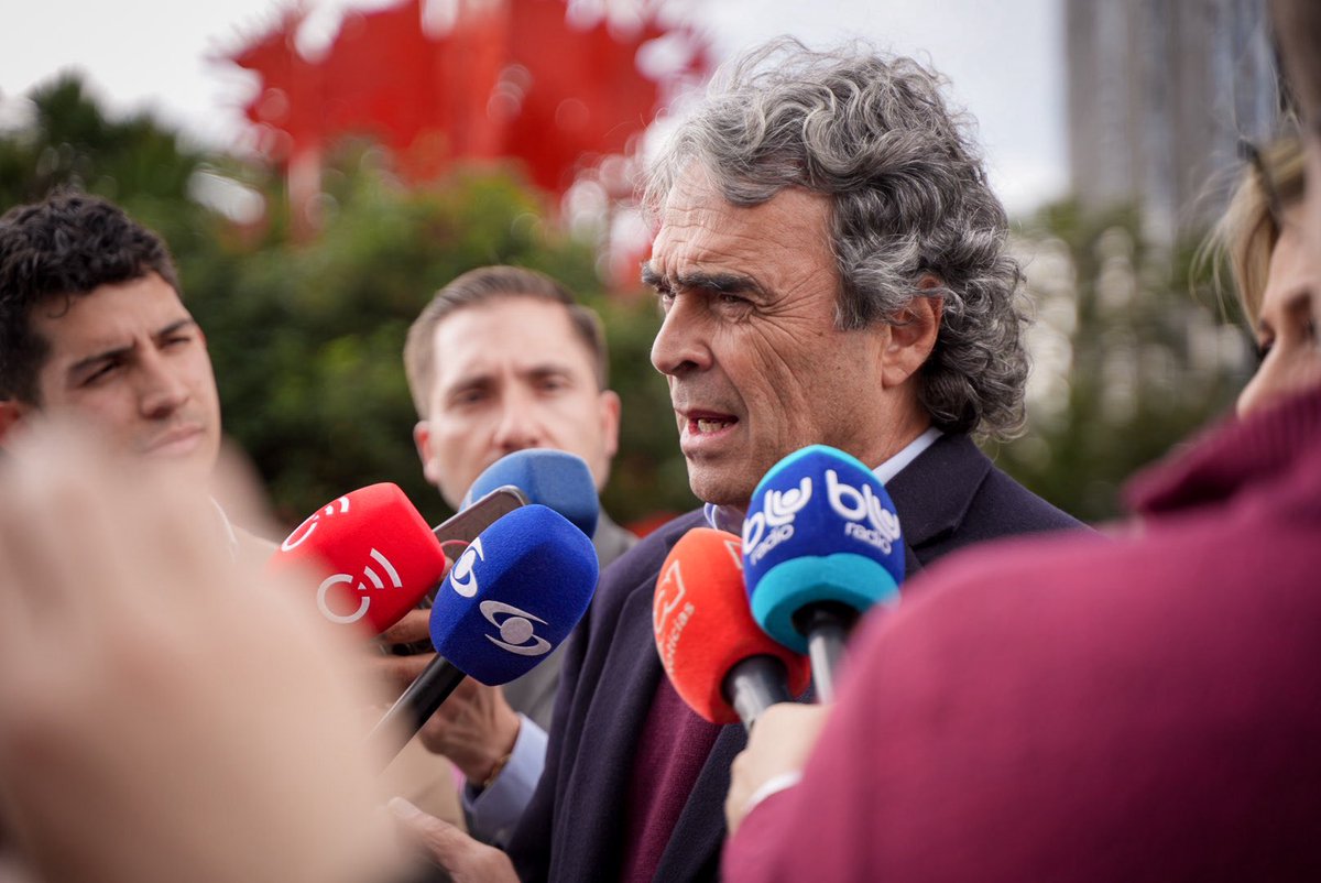 Colombia no aguanta más escándalos: carrotanques en La Guajira, contratos inflados, recursos públicos mal usados.

Vamos a barrer la corrupción 🧹 de raíz, sin excepciones y sin cálculos políticos.

EL DINERO DE LOS COLOMBIANOS SE RESPETA.