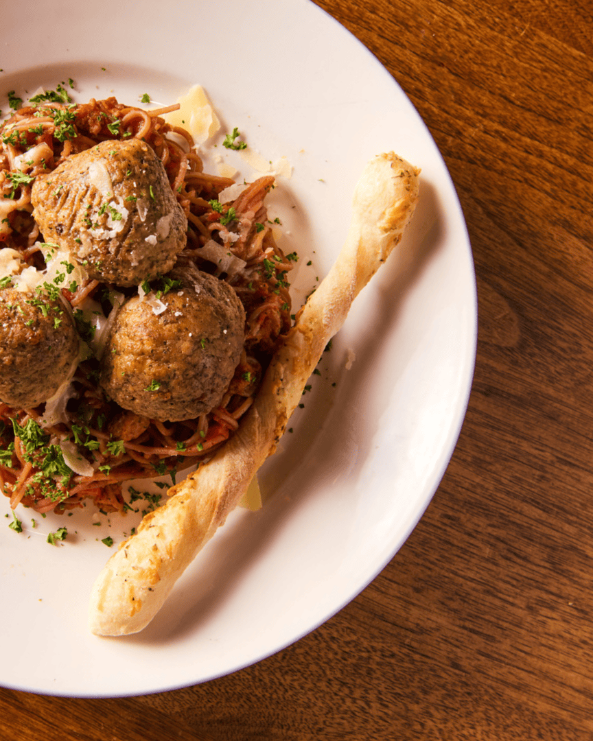 firestoneleth's tweet photo. One bite of the Chianti Spaghetti &amp; Meatballs and you'll be hooked. 🍷

Housemade. Fresh Chianti spaghetti noodles, burrata &amp; béchamel sauce, housemade tomato meat sauce.

Reserve a table here: https://t.co/SjFFkN3EUD 

#chianti #italian #firestonerestaurant #lethbridge #yql https://t.co/KfGhaMFV4K