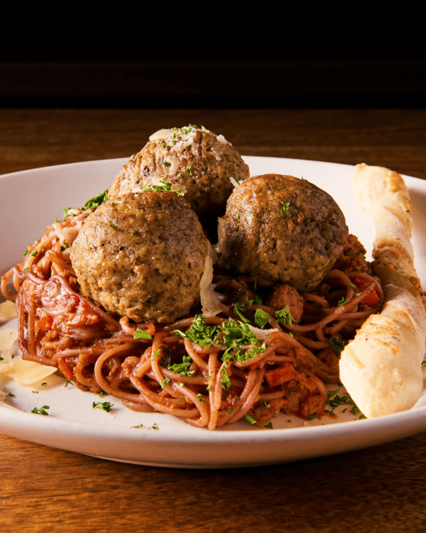 firestoneleth's tweet photo. One bite of the Chianti Spaghetti &amp; Meatballs and you'll be hooked. 🍷

Housemade. Fresh Chianti spaghetti noodles, burrata &amp; béchamel sauce, housemade tomato meat sauce.

Reserve a table here: https://t.co/SjFFkN3EUD 

#chianti #italian #firestonerestaurant #lethbridge #yql https://t.co/KfGhaMFV4K