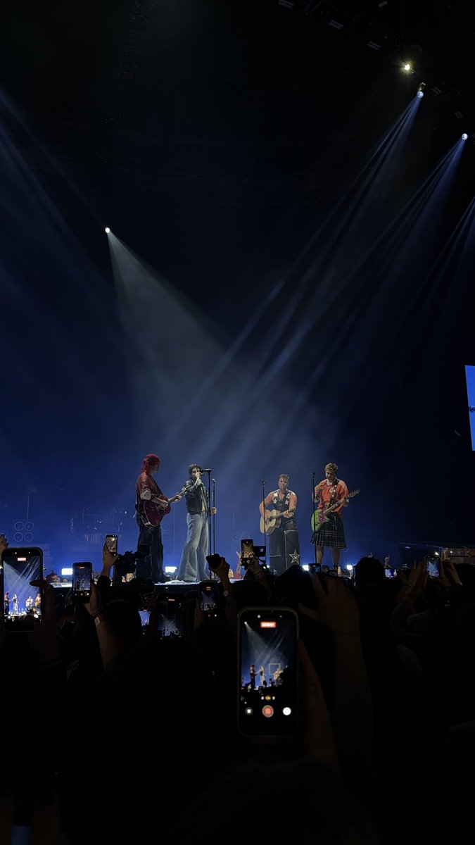 becca is not ok tweet media