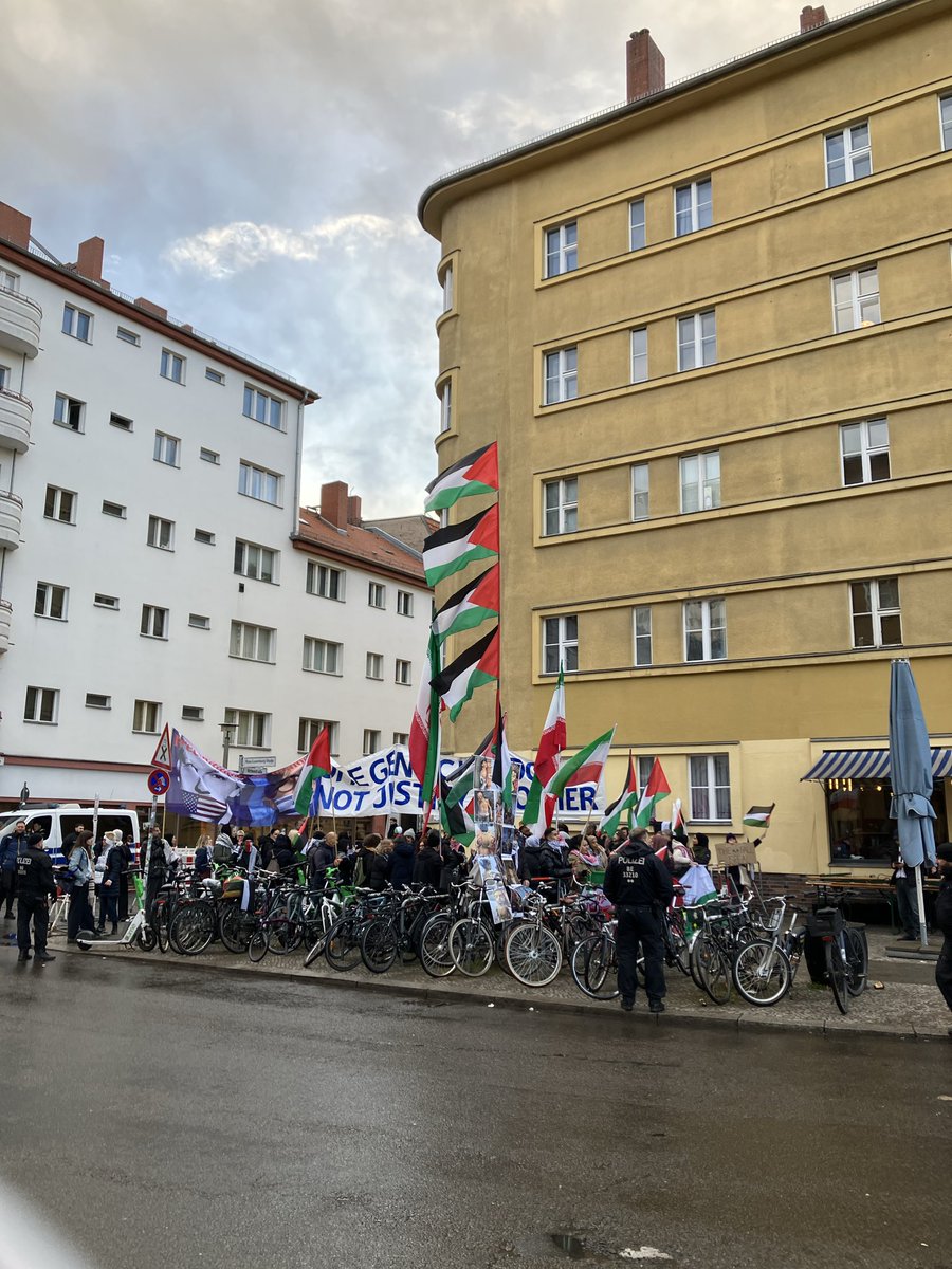 BrunellaCapitan's tweet photo. #Berlin #b3003 #Babilonkino #FrancescaAlbanese #DeunitesNations 
You May lock us .. 
but you will not lock our voices out
Our Spirit of Justice ❤️✊🏼 https://t.co/gR3fcC9GLh