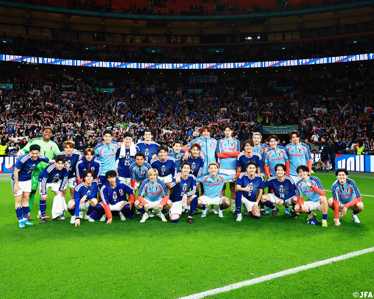 イングランド vs 日本 記念スカーフ 2026年ウェンブリー　サッカー日本代表 HExR26qbwAAbK5d?format=webp&