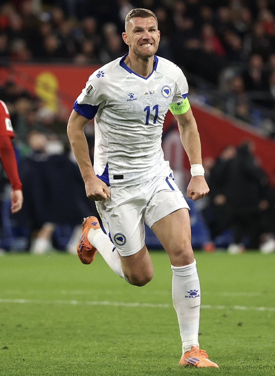 عمرو tweet media