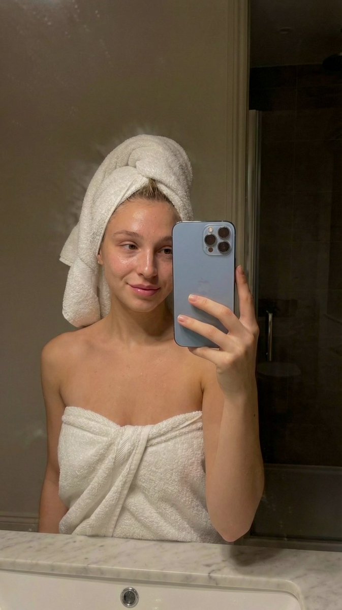 justtmayya's tweet photo. Sometimes a warm shower is all you need 🤭😼 https://t.co/fJHZGNKOzY