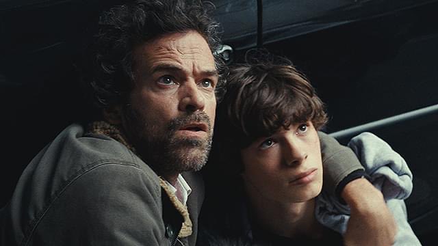 ネトフリにて映画『動物界』配信始まりました👊❤️‍🔥

【あらすじ】
近未来。人類は原因不明の突然変異によって、徐々に身体が動物と化していくパンデミックに見舞われていた。
"新生物"はその凶暴性ゆえに施設で隔離されており、フランソワの妻ラナもそのひとりだった。