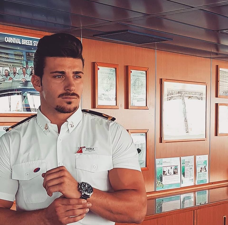 robertnsaunders's tweet image. #strikeapose