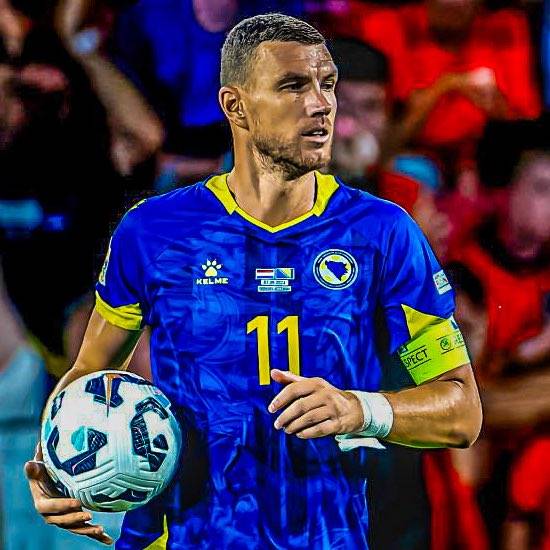 Hem bir halkın özgürlük umutları, hem de yegane kahramanı. Çok büyük adamsın. Sana da bu finalden aşağısı yakışmazdı. Yolun açık olsun Edin Dzeko. Yolun açık olsun kardeşimiz Bosna.