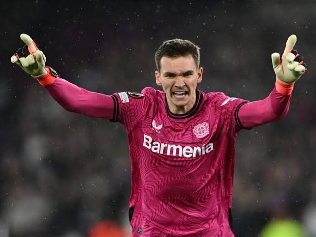 La12129895's tweet image. República Checa 🇨🇿 al mundial 

República Checa con una actuación fantástica de su portero Matej Kovar se clasifica al mundial de 🇲🇽 🇺🇸 🇨🇦.

La máxima estrella de los daneses Höjlund falló su penal y otros 2 más fallados por los daneses.

Después de 20 años sin jugar un mundial