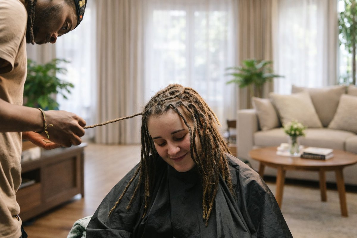 mobilestylesapp's tweet image. Spring Skin Reset is here ✨

👏🏼 Balanced wellness is where healthy skin begins.

Book your glow on MOBILESTYLES health and beauty app.

#mobilestyles #mobilestylesapp #booknow #bookyourfacial #bookesthetician #bookskincare #bookbeautyservice #bookskincareappointment