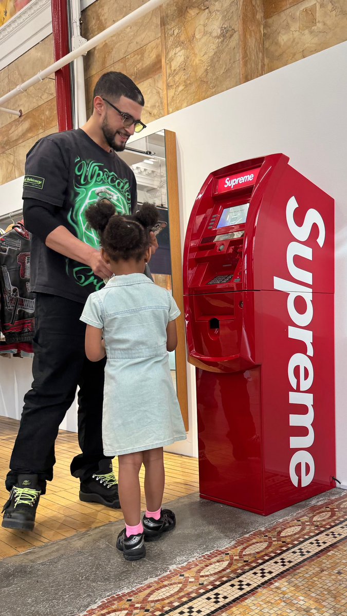 Supreme Drops tweet media