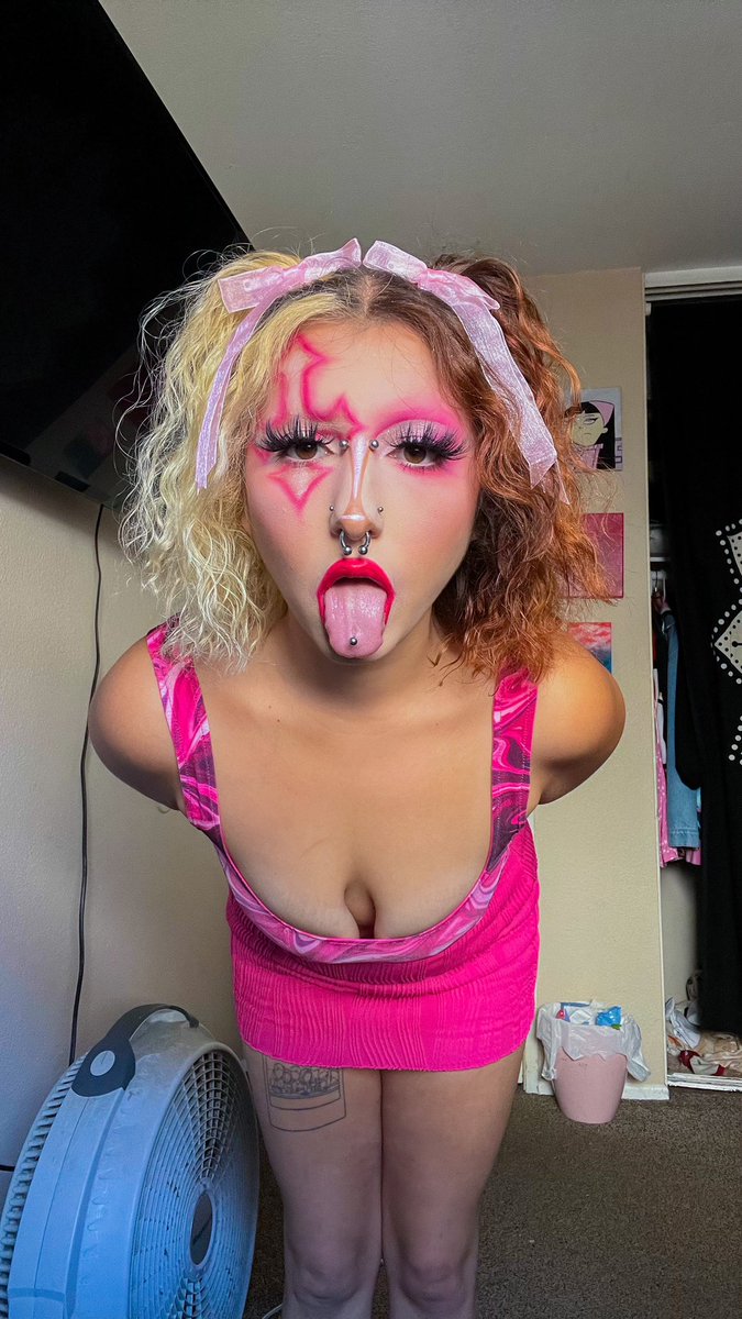 Senia (they/them) tweet media