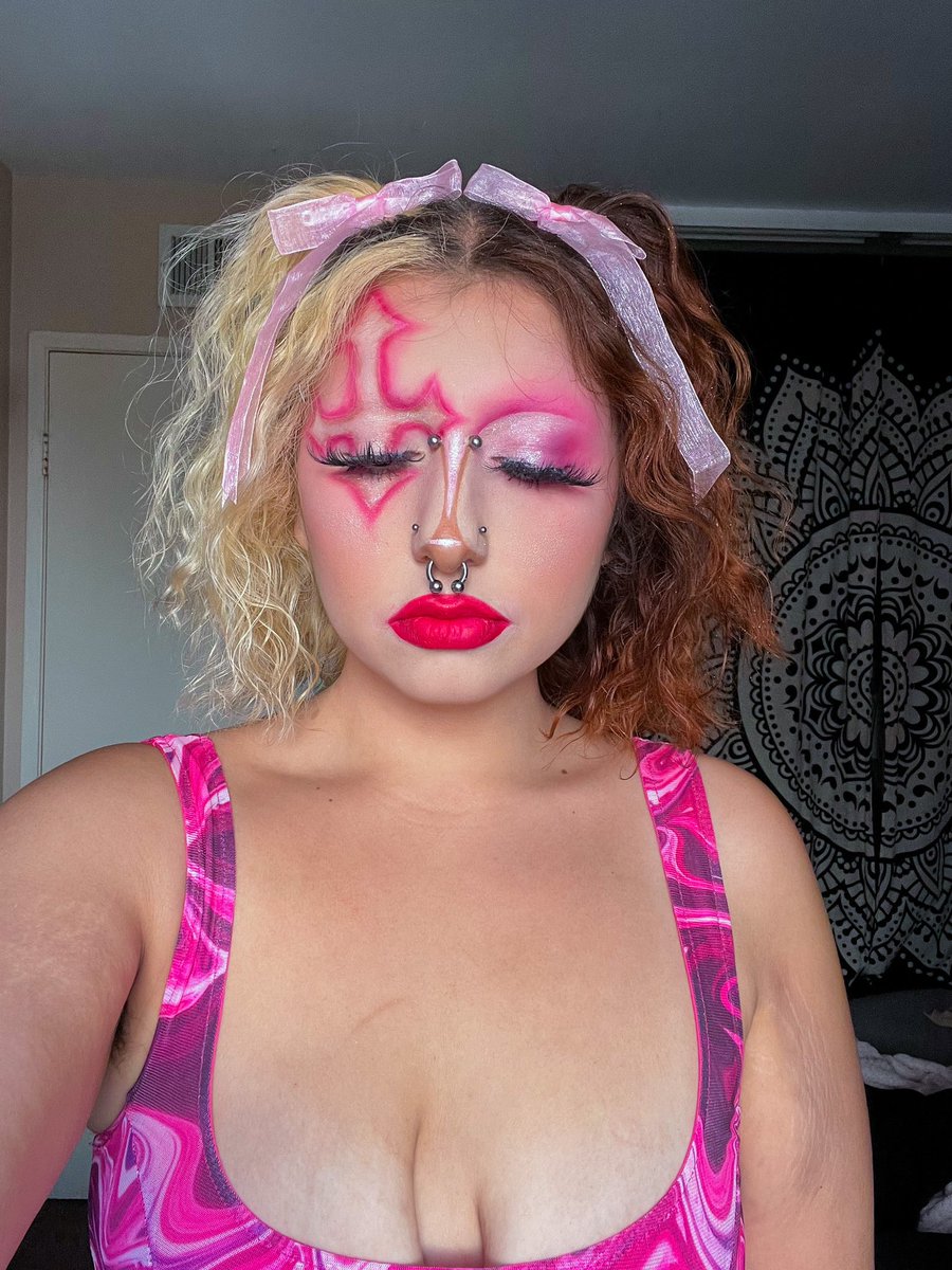 Senia (they/them) tweet media