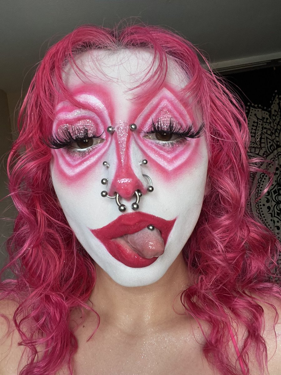 Senia (they/them) tweet media