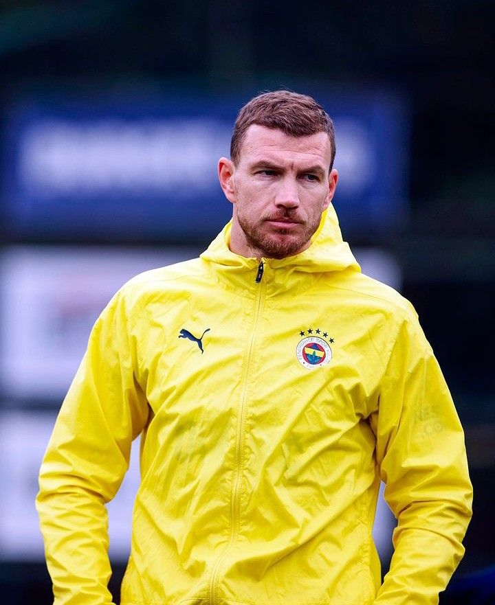 an itibarıyle dünya futbolunda en saygı duyulması gereken adam.