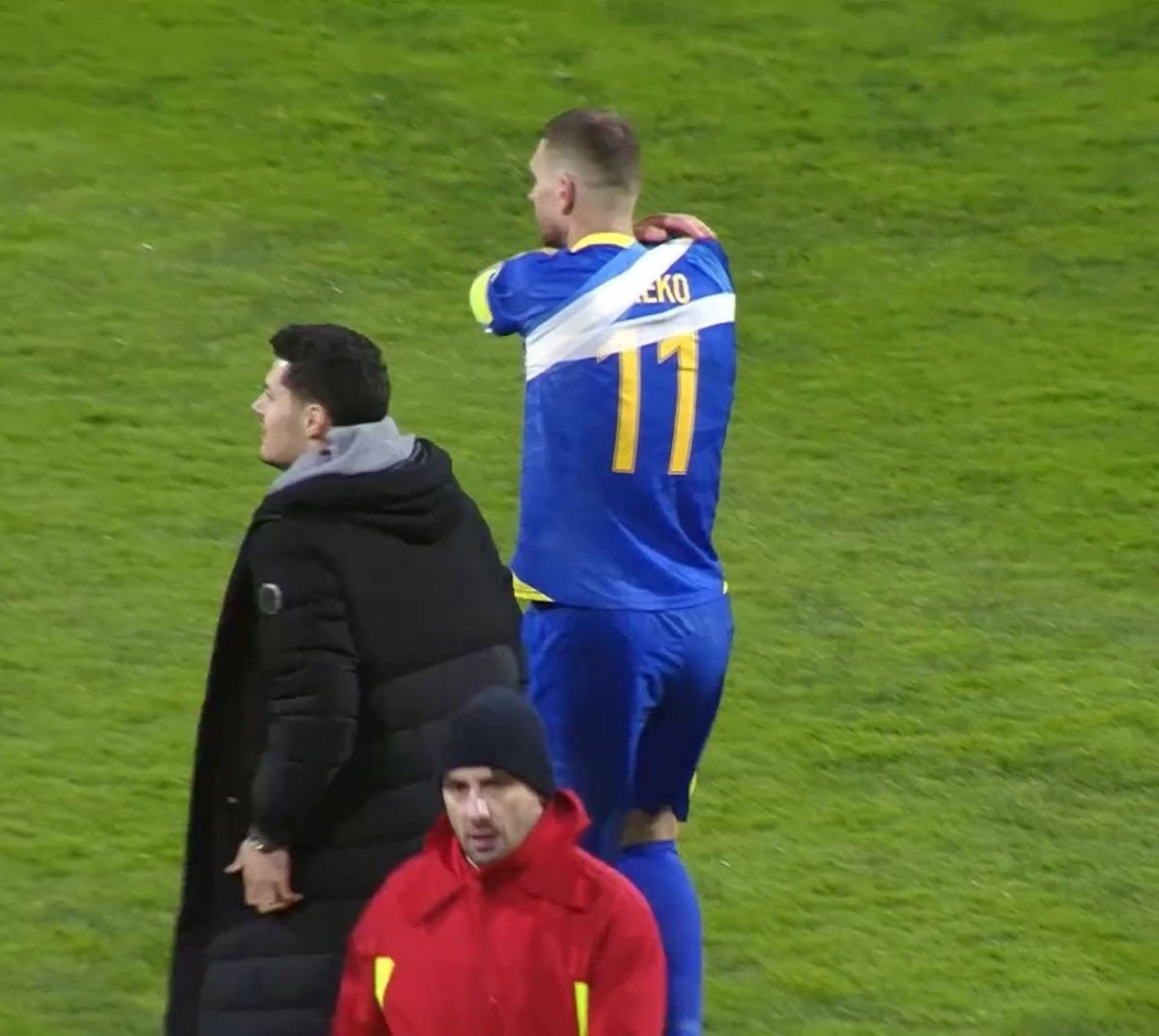 Şöyle bir karaktere veda edemeden ayrıldık .Fenerbahçe kitlesi kadar bok kokan kitle zor bulursunuz burada.