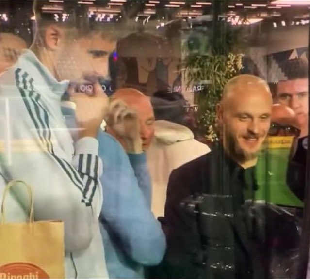 Dimarco hace 3 días se puso a celebrar el pase de Bosnia como si el partido ya lo tuviera ganado Italia 😂😂😂

Son una generación ridícula que sigue firmando pasajes históricos de vergüenza.