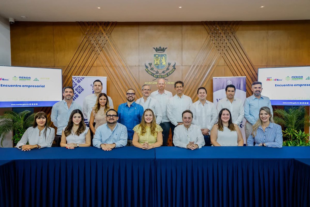 Nos reunimos con la directiva del Consejo Empresarial Turístico de Yucatán (CETUR) para presentar la estrategia promocional “Mérida, entre gol y gol”, con la que aprovecharemos la oportunidad del Mundial para impulsar el desarrollo económico con justicia social.

Participaron