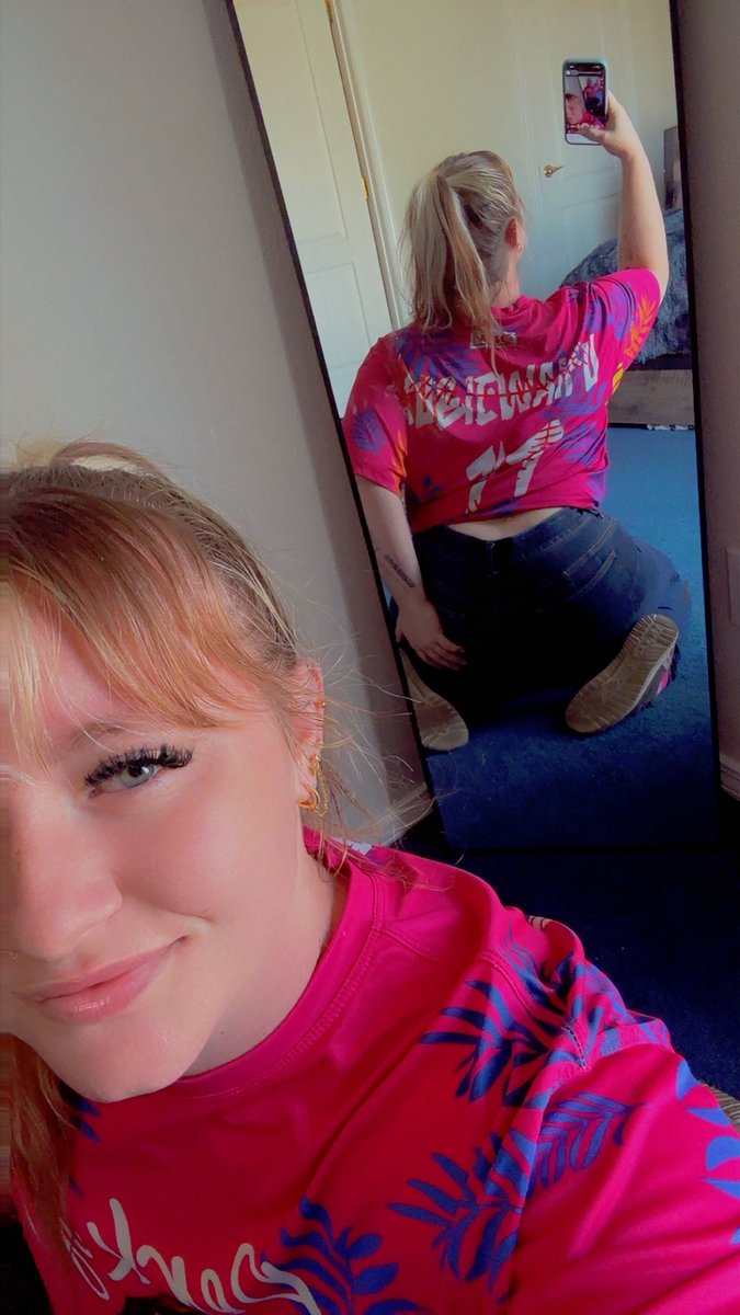 Subiewaifu17's tweet photo. Trying to wear jeans a bit more 🫣🥴 https://t.co/HTJPgnDMv3