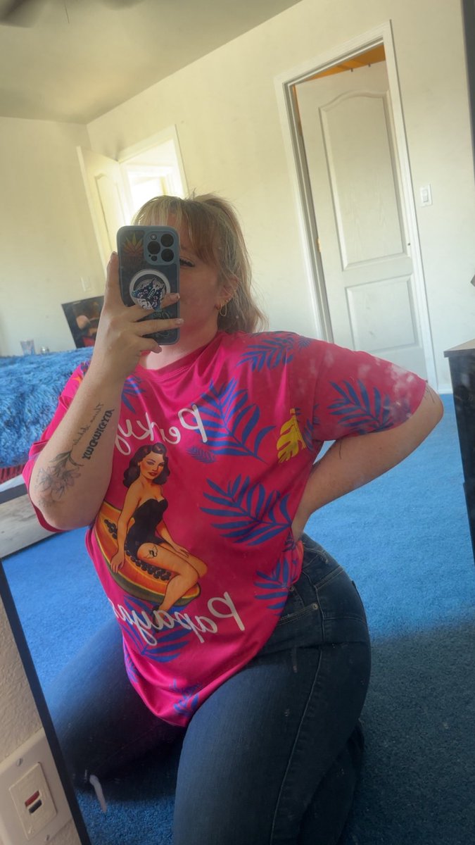 Subiewaifu17's tweet photo. Trying to wear jeans a bit more 🫣🥴 https://t.co/HTJPgnDMv3