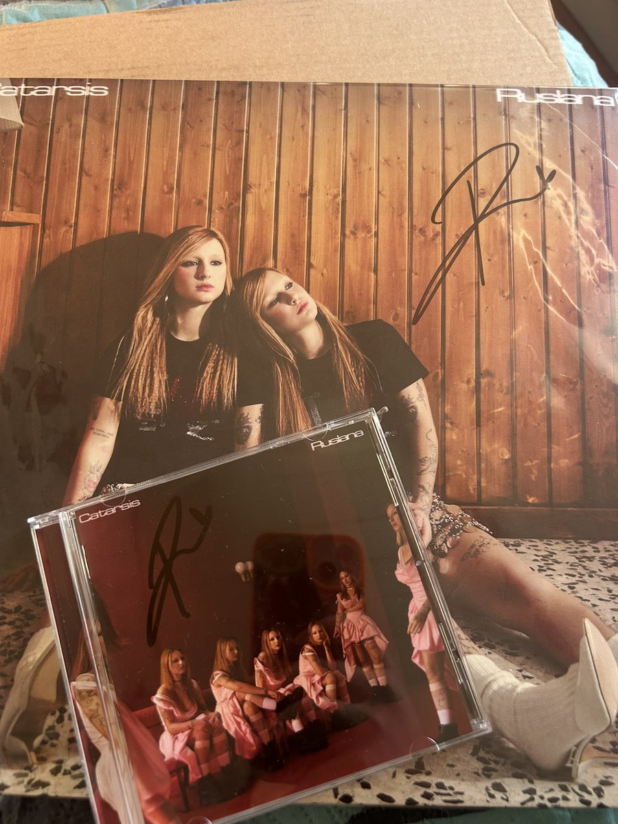 macapizar's tweet photo. Llegaron a chile 🇨🇱  @Ruslaanaaaa https://t.co/xGudUw5bD8