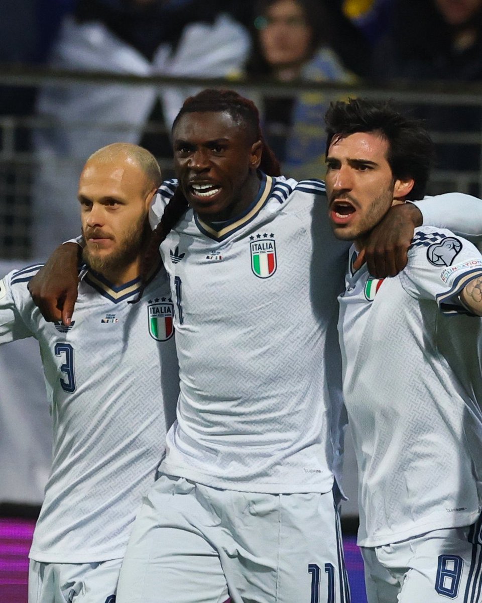 theflankerID's tweet image. ITALIA OUT!!!

Gagal ke Piala Dunia LAGI!

Emang setelah juara 2021, Italia ini jadi makin medioker. Pemain yang level atas sedikit, kebanyakan pemain medioker yang nggak bisa kasih perbedaan. Donnarumma pun gak bisa bantu penalti.

Penurunan kualitas Serie A amat berpengaruh.