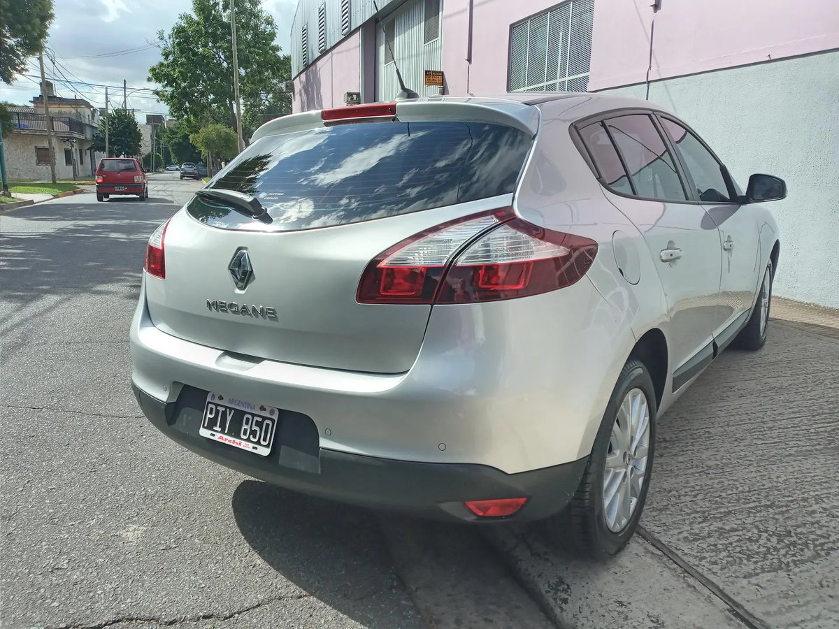 V6 Marketplace tweet media