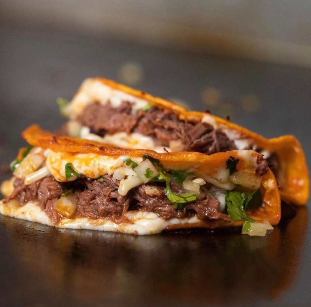 Es Día del Taco y te damos estás promos:
* Pidiendo 2 ordenes de tacos va 1 Stella Artois GRATIS
* Combo Godinez 105.000
* 3 órdenes de tacos x 120.000
Vení corriendo o Pedinos
📍Sebastián Gaboto y Alejandro Ravizza (Lambaré)
📱0986-829142
🗺️🔎Google Maps: *Taquero Muxo*
🇲🇽🌶️🇲🇽🌶️