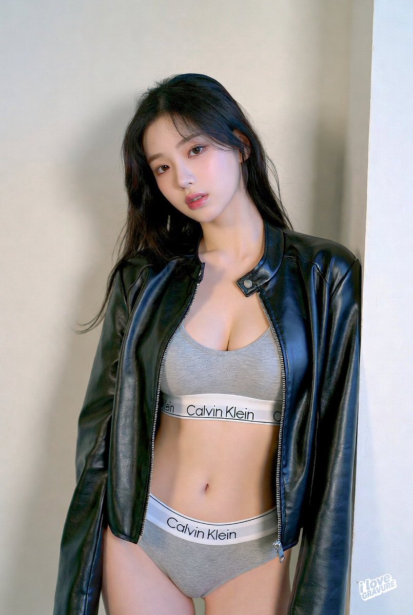 sky_Queens19's tweet image. Calvin Klein classic underwear vibe
AI layered look
#CalvinKlein #LayeredFashion #AIFashion #SummerVibe