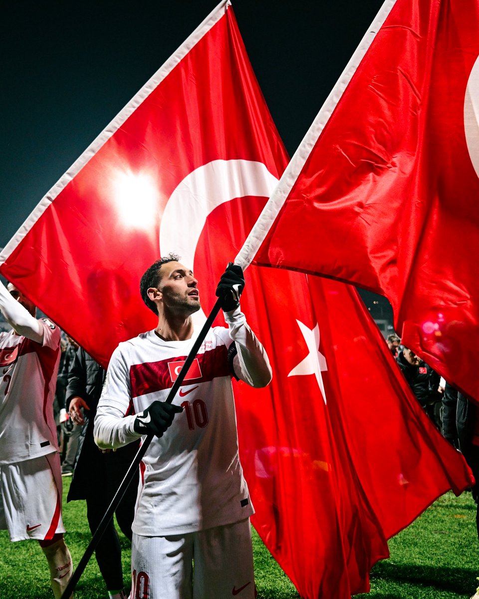 Samsunspor's tweet photo. 24 YIL SONRA DÜNYA KUPASI’NDAYIZ! 🌎🏆

TEBRİKLER BİZİM ÇOCUKLAR! 🇹🇷👏

#BizimÇocuklar https://t.co/FQLaHuCSZ9