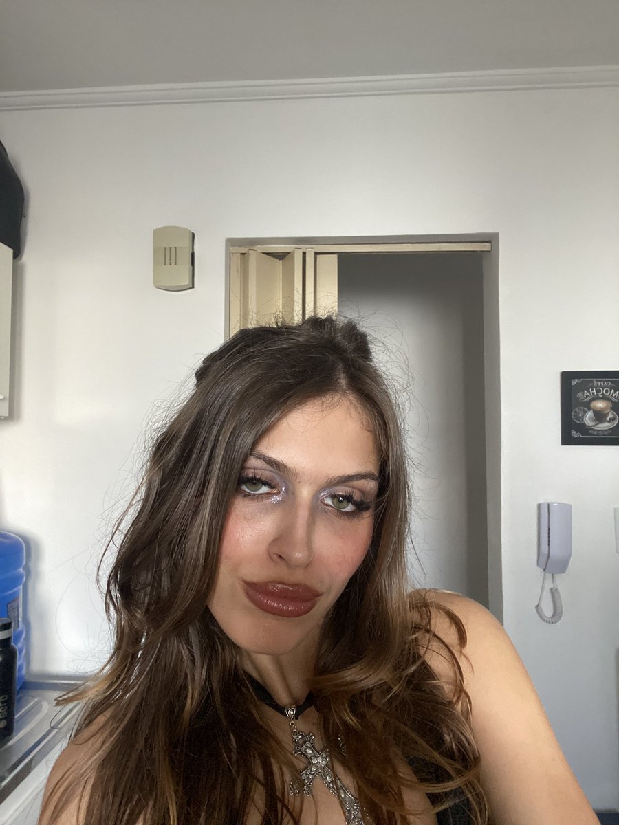 female dennis reynolds tweet media