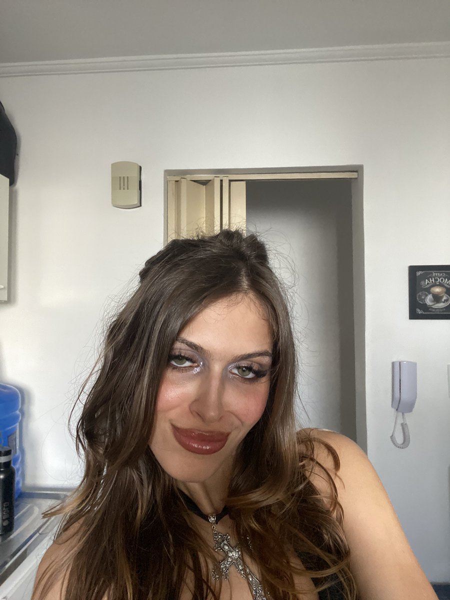 female dennis reynolds tweet media