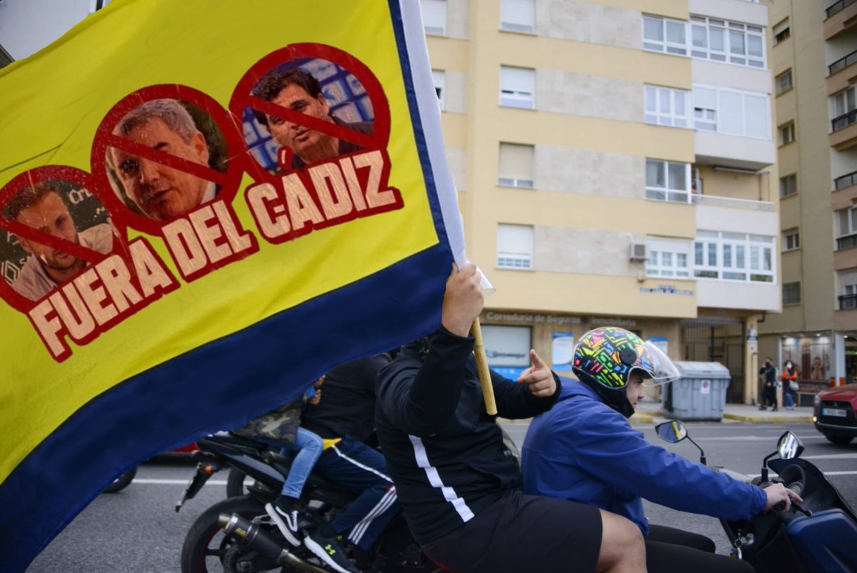 SergismoGozalez's tweet photo. @Cadiz_CF Fuera del Cádiz PERROS ✅ https://t.co/HfartYjcag
