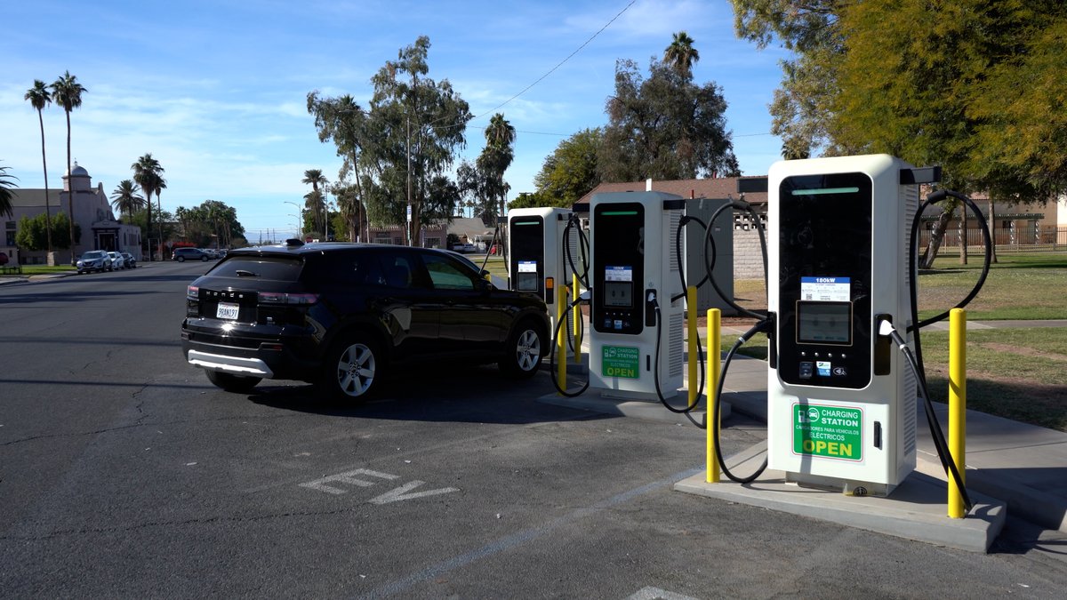 ccvhealth's tweet photo. Switching to an electric or hybrid car helps reduce air pollution — and that means cleaner air for your family and neighbors. Programs like DCAP make it easier to make the switch.
🔗 https://t.co/Abl79s5cmQ https://t.co/1gNGgN8Emw