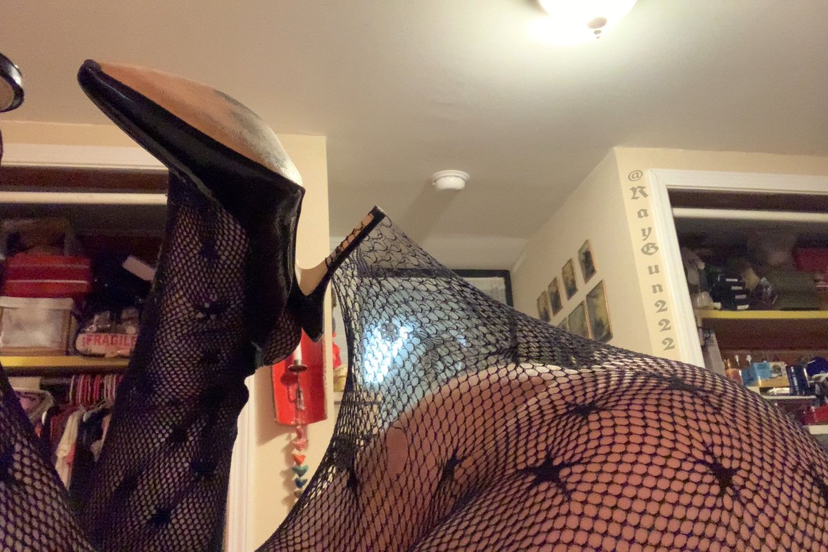 LoadedRayGun222's tweet photo. Rip these off me.
#punkslut #fishnets #heels #alternative #lewd #thick https://t.co/oUkqzRDgAH