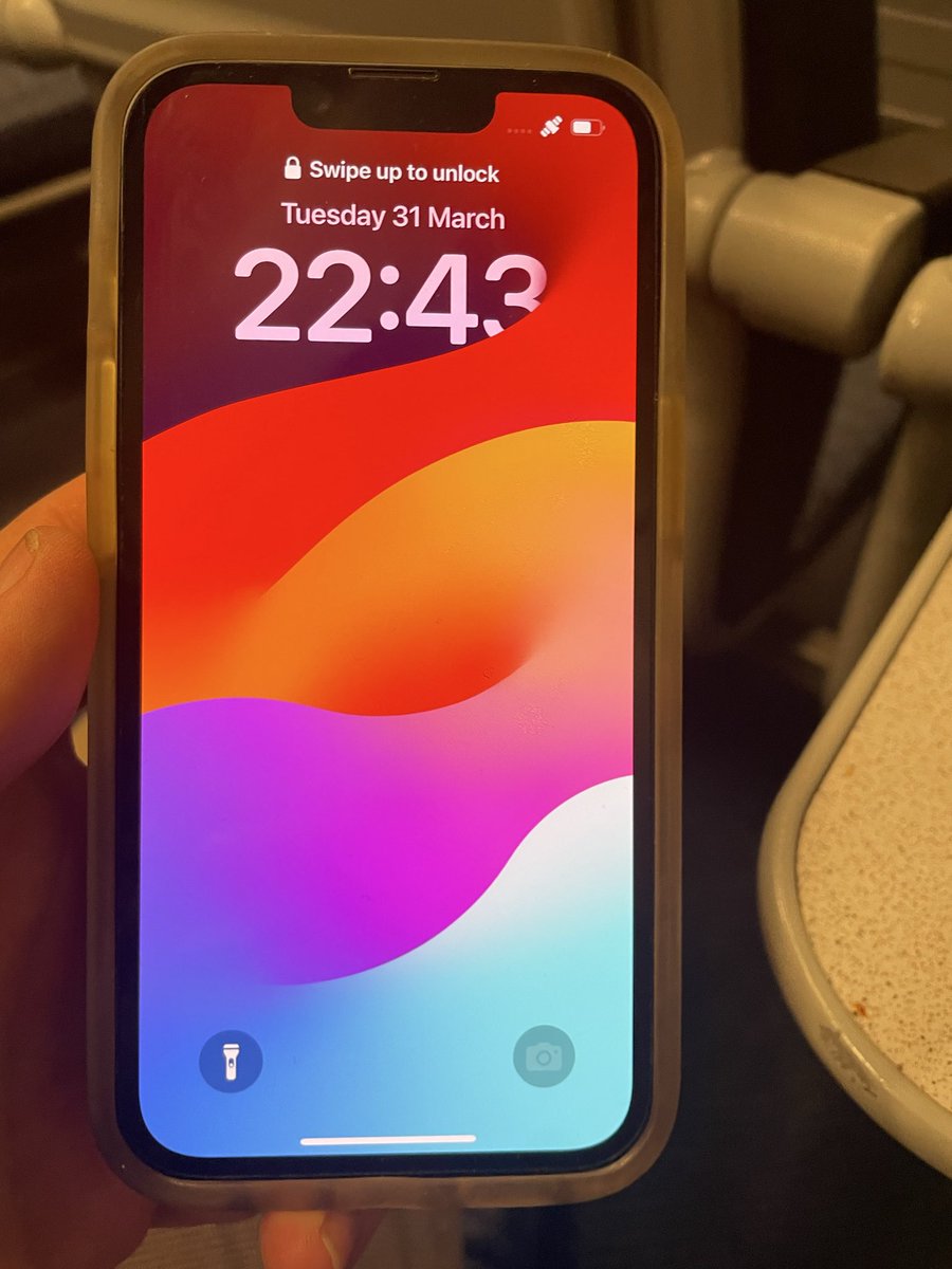 76whit's tweet photo. @thetrainline @sw_train I’ve handed in a lost phone at Havant station. Think left behind at Guildford/Haslemere https://t.co/BESwzGEeyq